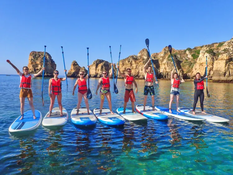 Friends discovering the Algarve beaches